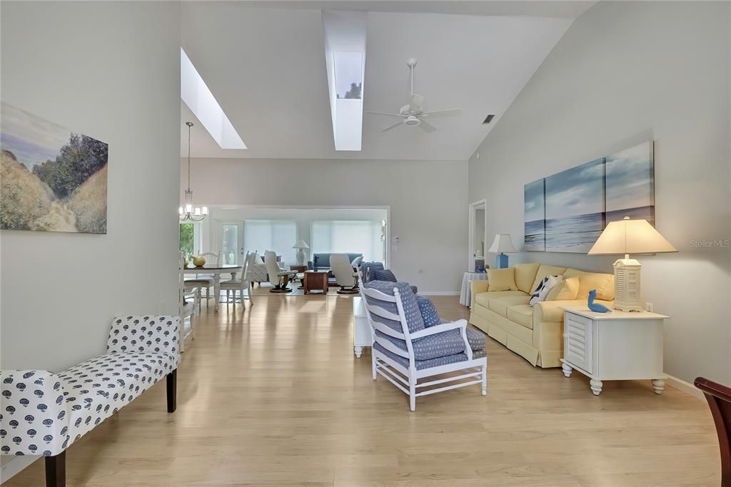 For Sale: $325,000 (2 beds, 2 baths, 1835 Square Feet)