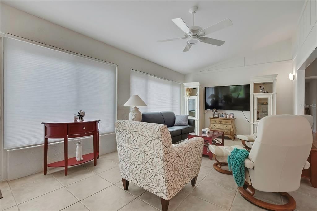 For Sale: $325,000 (2 beds, 2 baths, 1835 Square Feet)