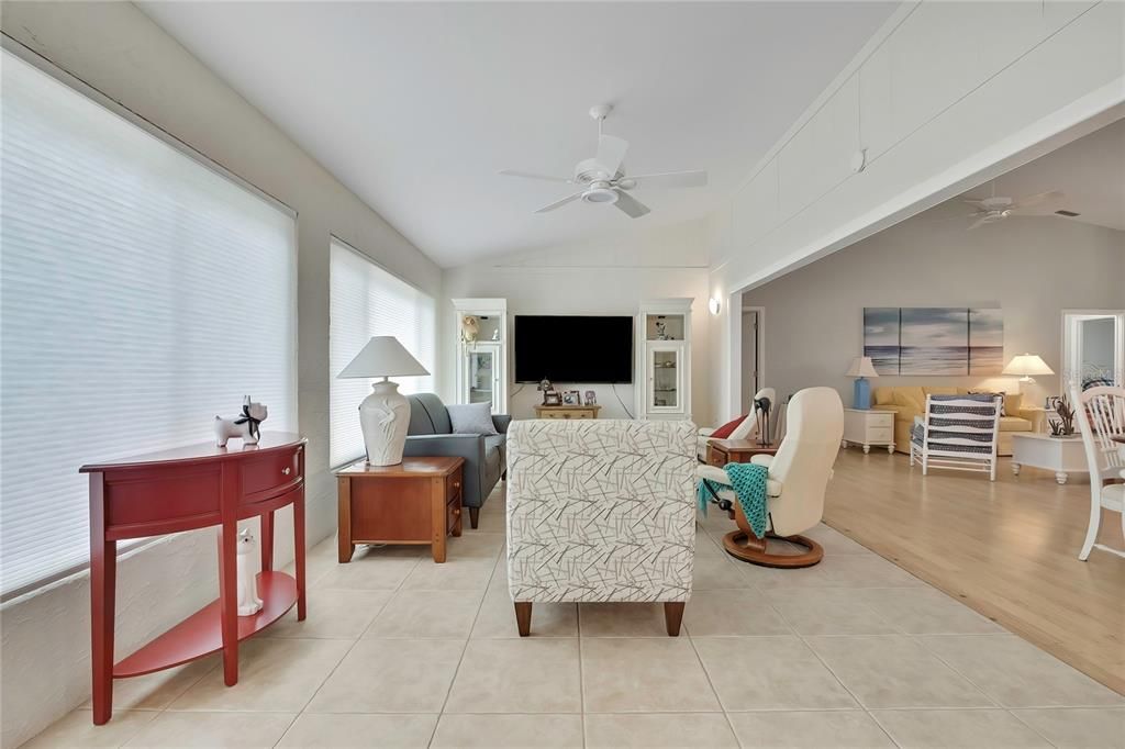 For Sale: $325,000 (2 beds, 2 baths, 1835 Square Feet)