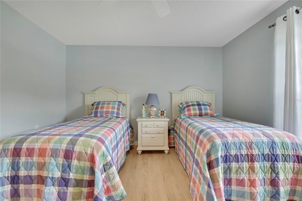 For Sale: $325,000 (2 beds, 2 baths, 1835 Square Feet)