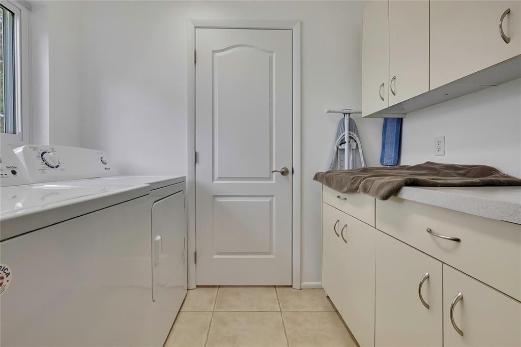 For Sale: $325,000 (2 beds, 2 baths, 1835 Square Feet)