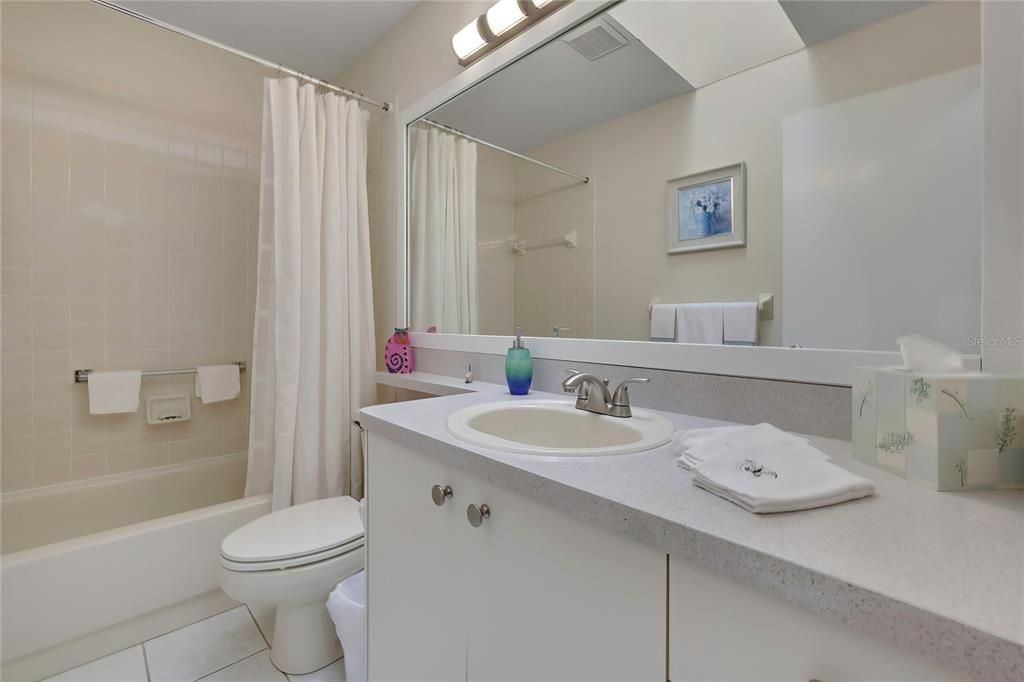 For Sale: $325,000 (2 beds, 2 baths, 1835 Square Feet)