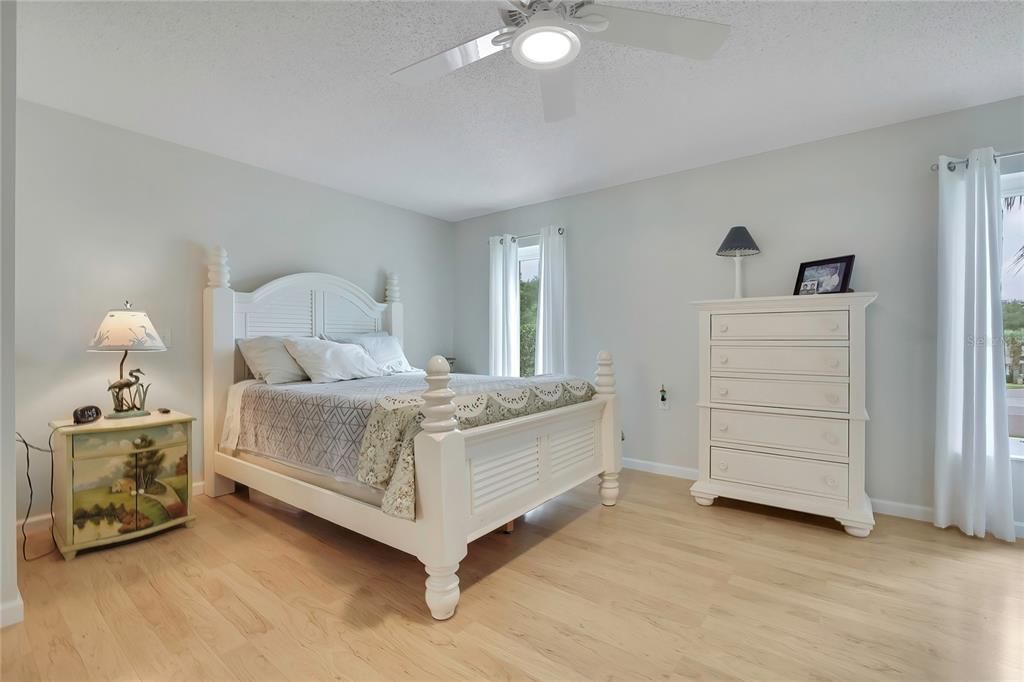For Sale: $325,000 (2 beds, 2 baths, 1835 Square Feet)