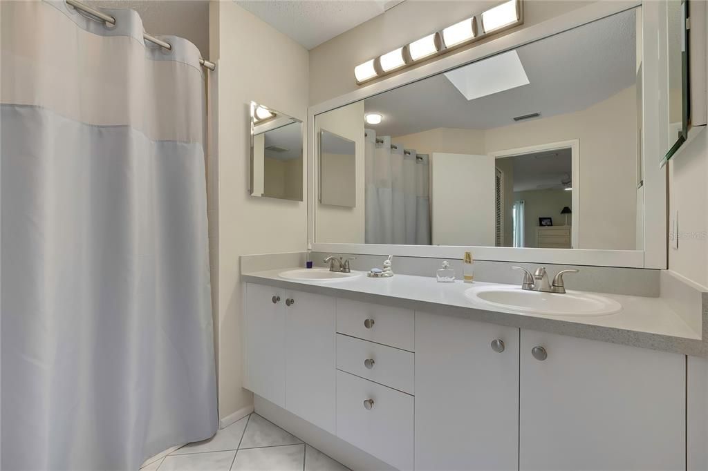 For Sale: $325,000 (2 beds, 2 baths, 1835 Square Feet)