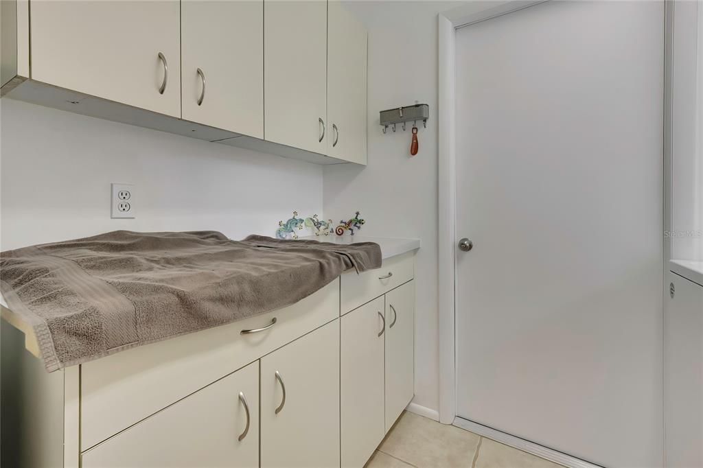 For Sale: $325,000 (2 beds, 2 baths, 1835 Square Feet)