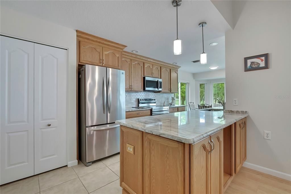 For Sale: $325,000 (2 beds, 2 baths, 1835 Square Feet)