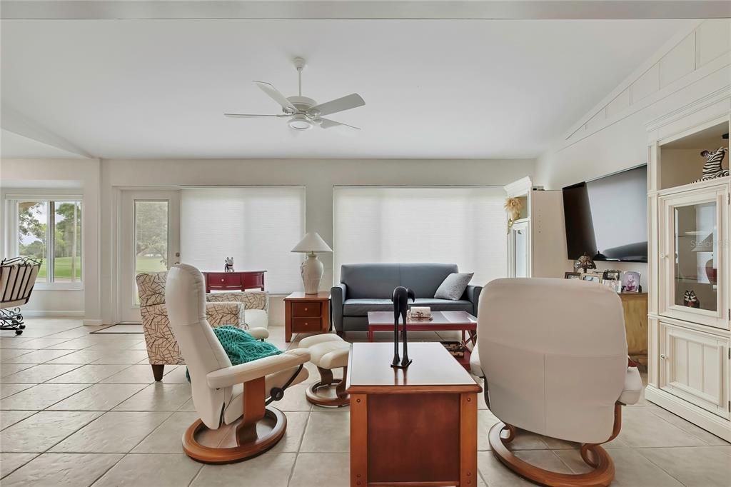 For Sale: $325,000 (2 beds, 2 baths, 1835 Square Feet)