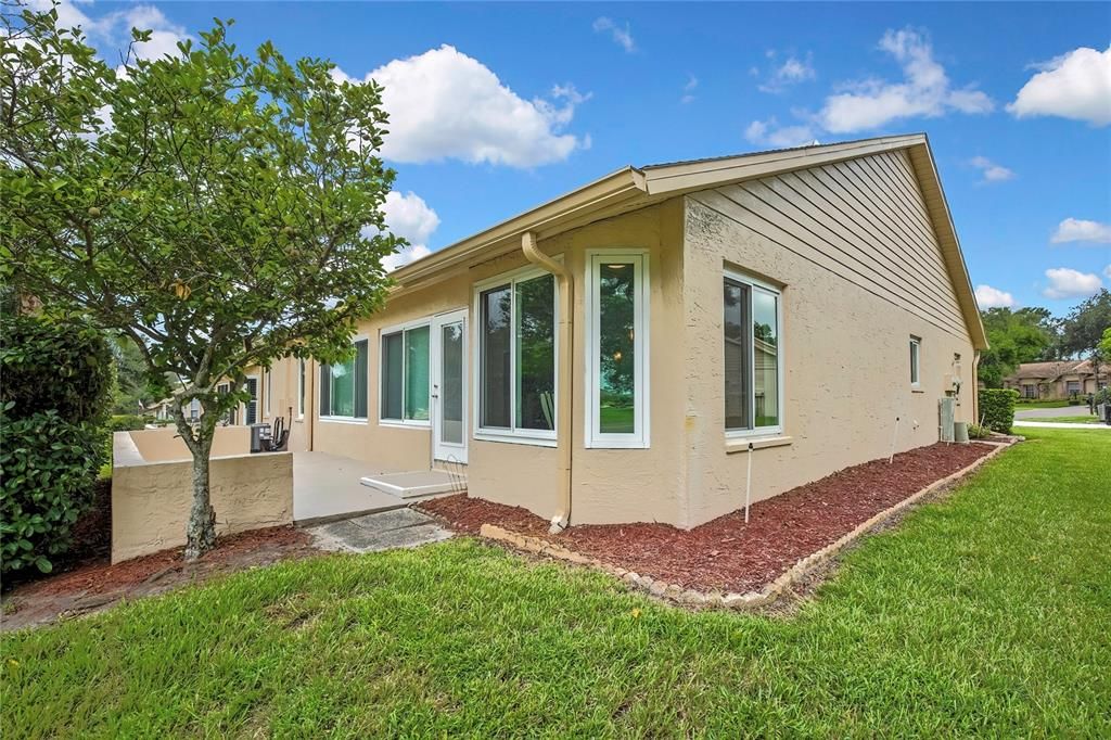 For Sale: $325,000 (2 beds, 2 baths, 1835 Square Feet)