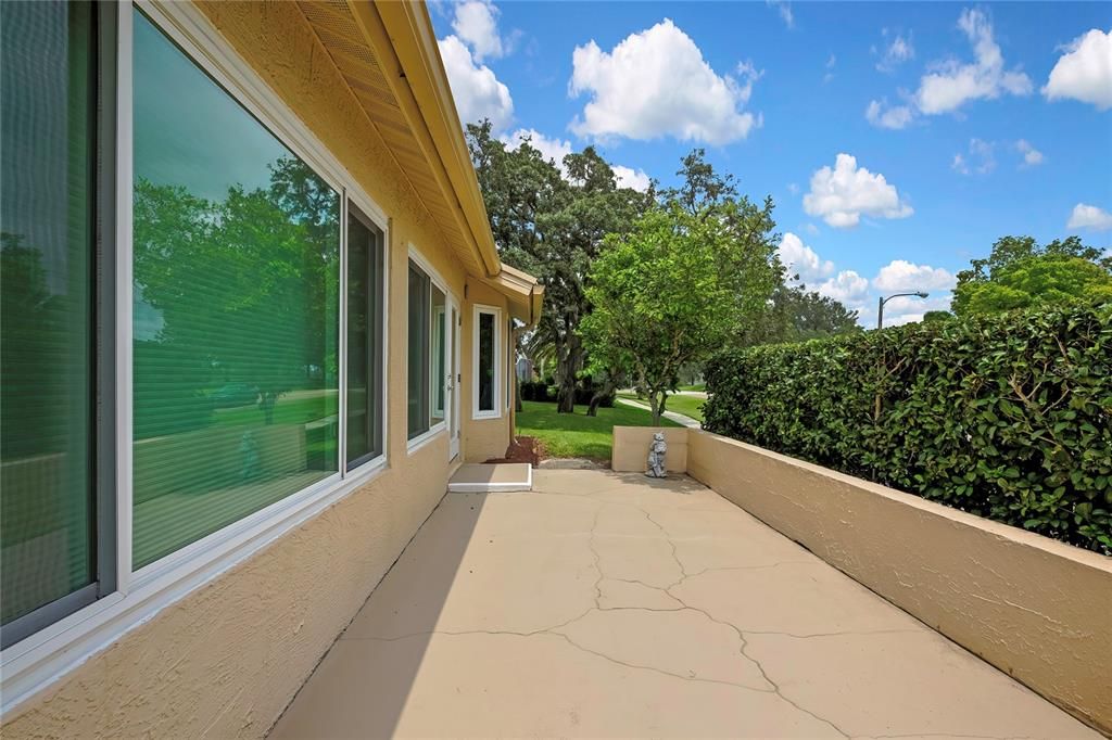 For Sale: $325,000 (2 beds, 2 baths, 1835 Square Feet)