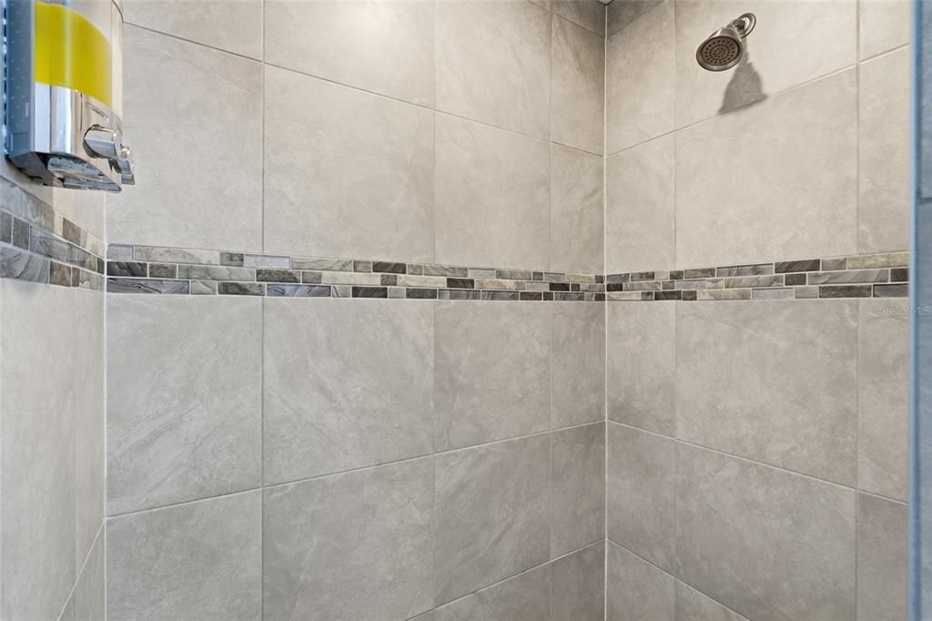 En Venta: $325,000 (3 camas, 2 baños, 1613 Pies cuadrados)