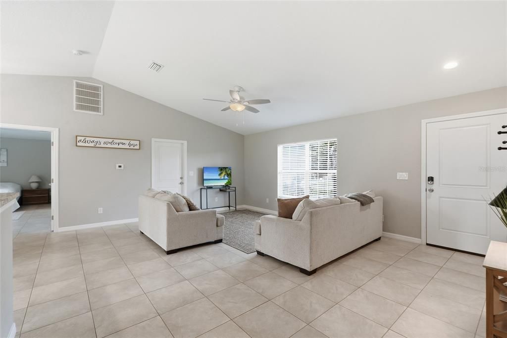 En Venta: $325,000 (3 camas, 2 baños, 1613 Pies cuadrados)