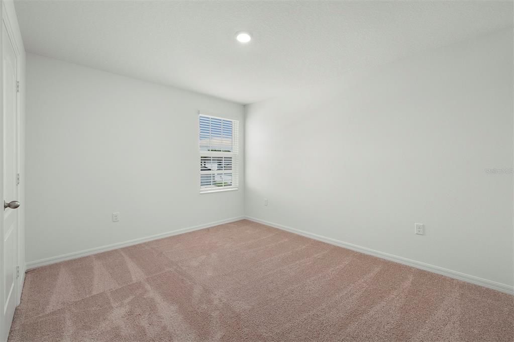 Activo con contrato: $404,900 (5 camas, 2 baños, 2461 Pies cuadrados)