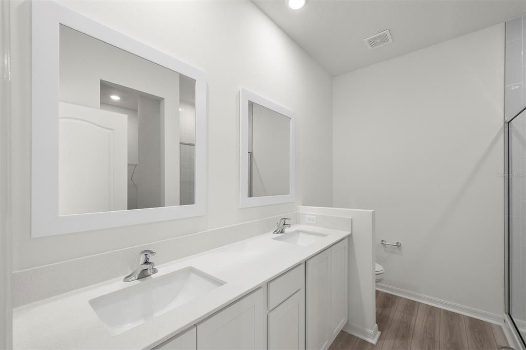 Activo con contrato: $404,900 (5 camas, 2 baños, 2461 Pies cuadrados)