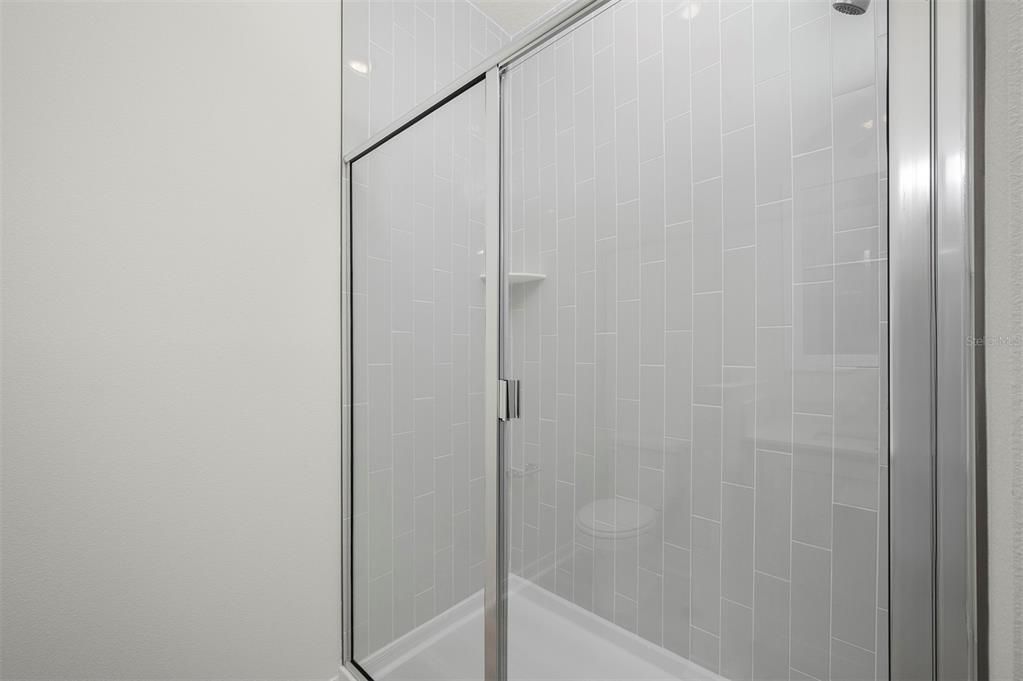 Activo con contrato: $404,900 (5 camas, 2 baños, 2461 Pies cuadrados)