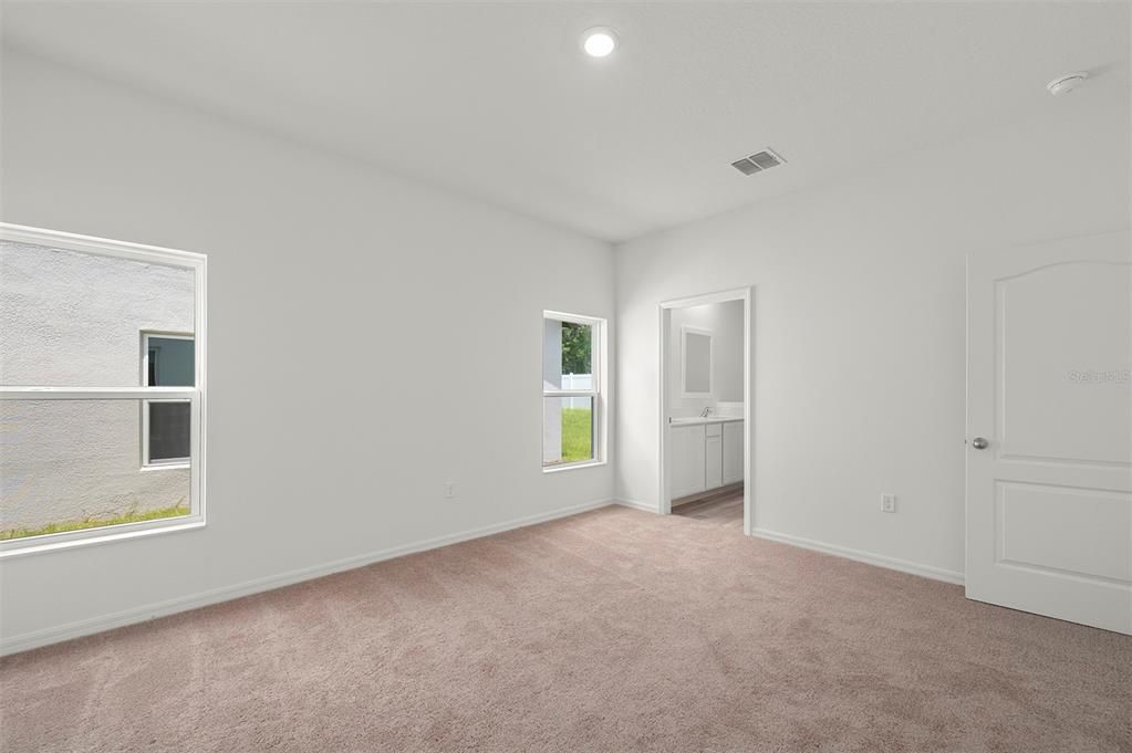 Activo con contrato: $404,900 (5 camas, 2 baños, 2461 Pies cuadrados)