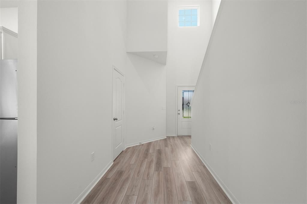 Activo con contrato: $404,900 (5 camas, 2 baños, 2461 Pies cuadrados)