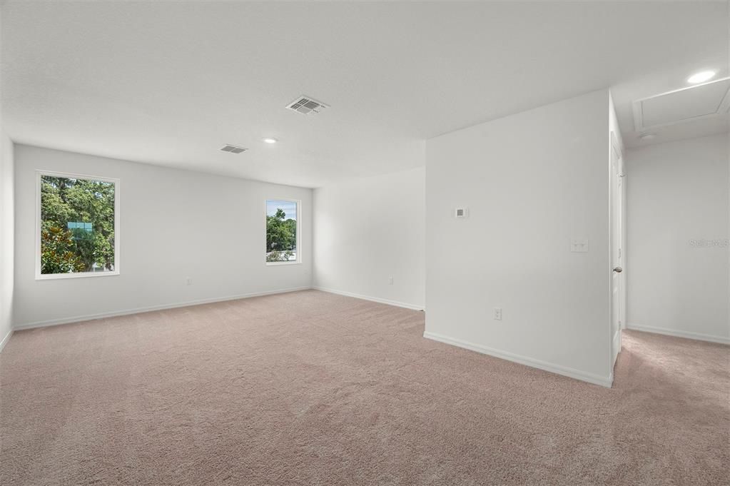 Activo con contrato: $404,900 (5 camas, 2 baños, 2461 Pies cuadrados)