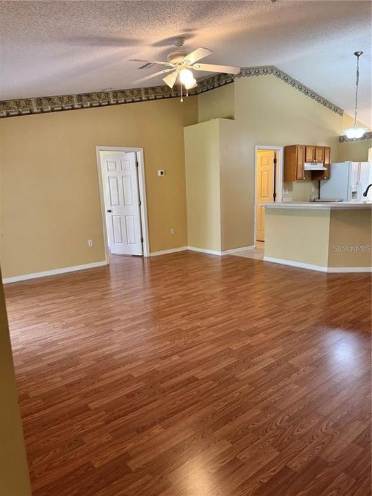 En Renta: $2,000 (4 camas, 3 baños, 1907 Pies cuadrados)