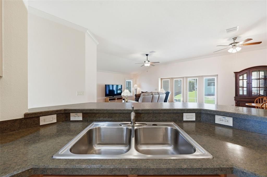 For Sale: $474,900 (3 beds, 2 baths, 1927 Square Feet)