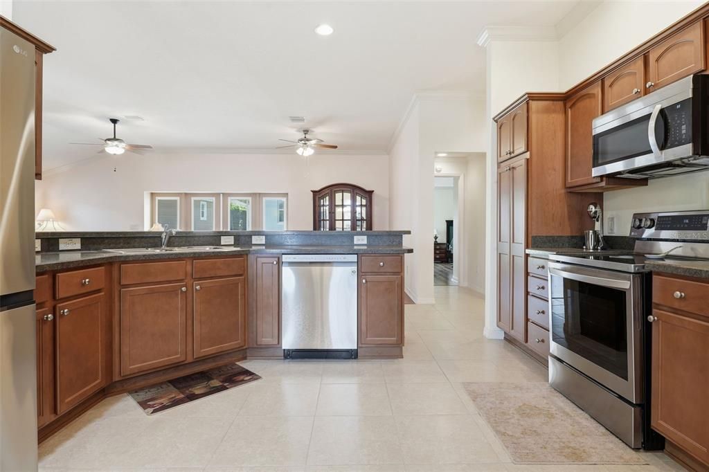 For Sale: $474,900 (3 beds, 2 baths, 1927 Square Feet)