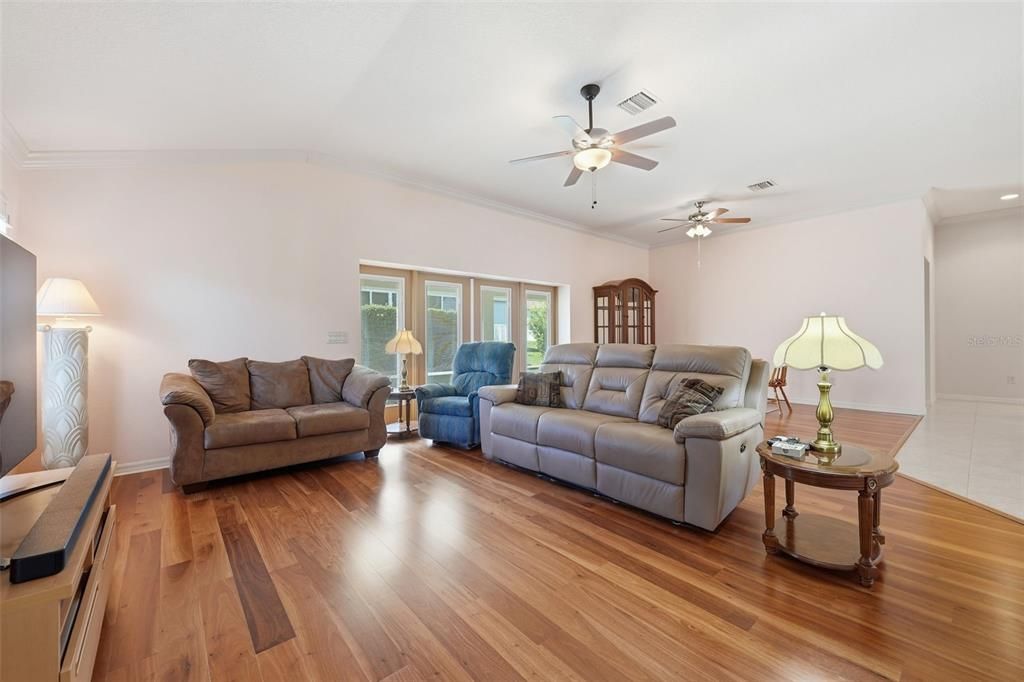 For Sale: $474,900 (3 beds, 2 baths, 1927 Square Feet)