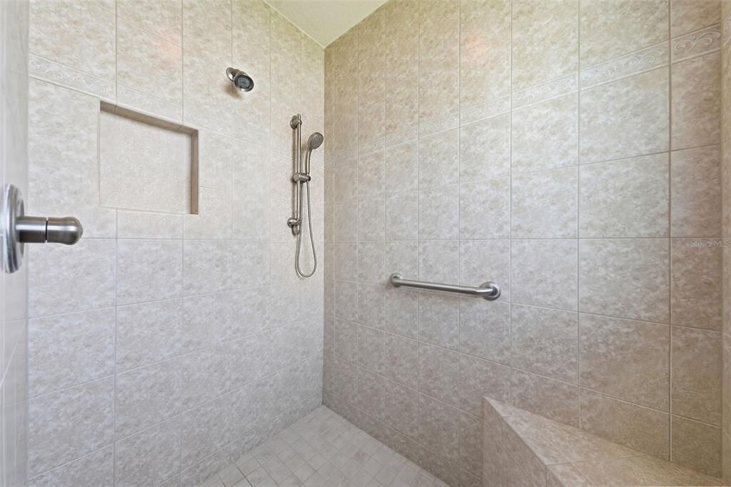 For Sale: $474,900 (3 beds, 2 baths, 1927 Square Feet)