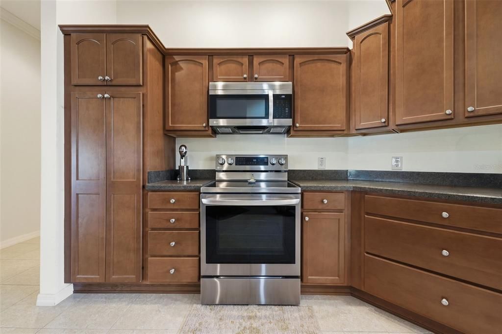 For Sale: $474,900 (3 beds, 2 baths, 1927 Square Feet)