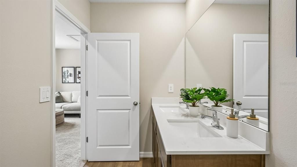 En Venta: $422,990 (4 camas, 2 baños, 2305 Pies cuadrados)