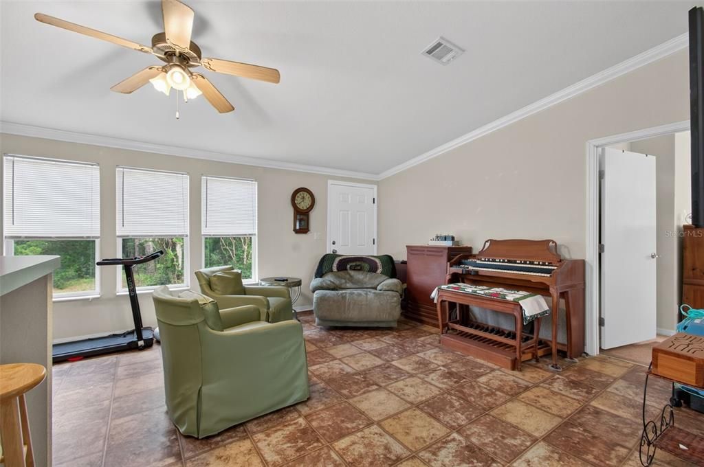 En Venta: $294,947 (2 camas, 2 baños, 2113 Pies cuadrados)