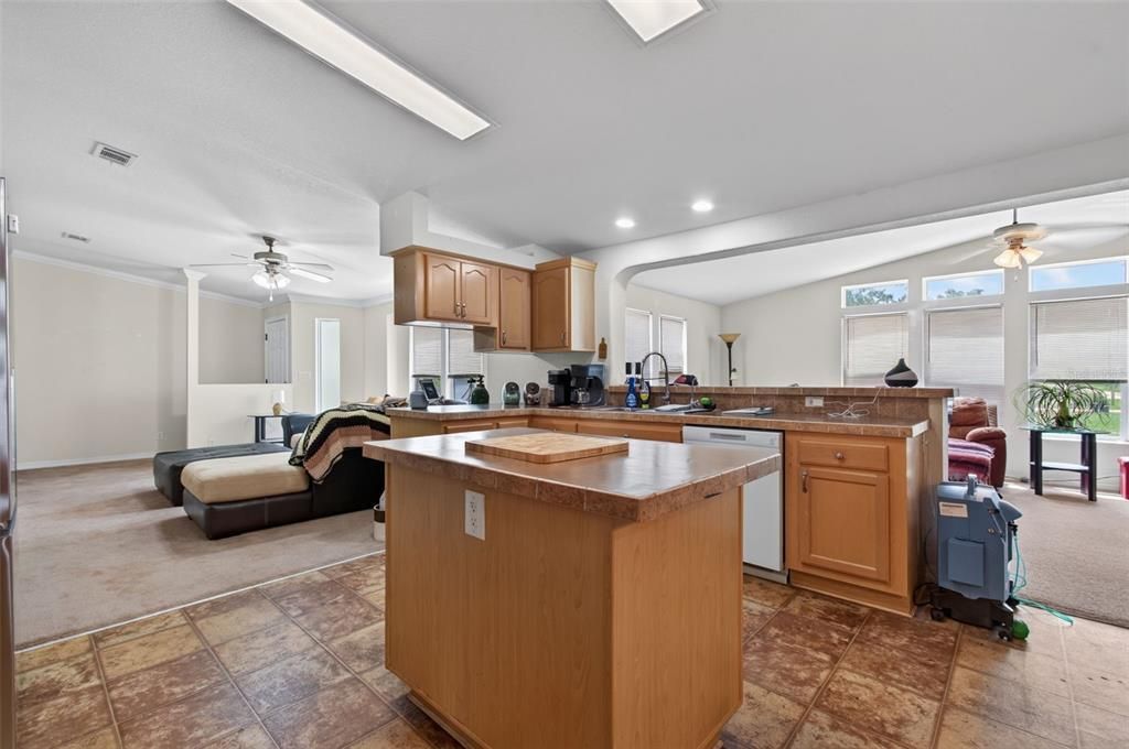 En Venta: $294,947 (2 camas, 2 baños, 2113 Pies cuadrados)