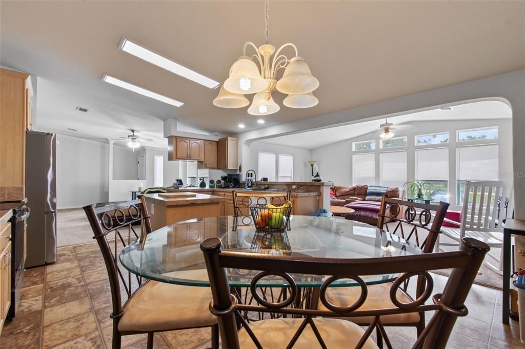 En Venta: $294,947 (2 camas, 2 baños, 2113 Pies cuadrados)