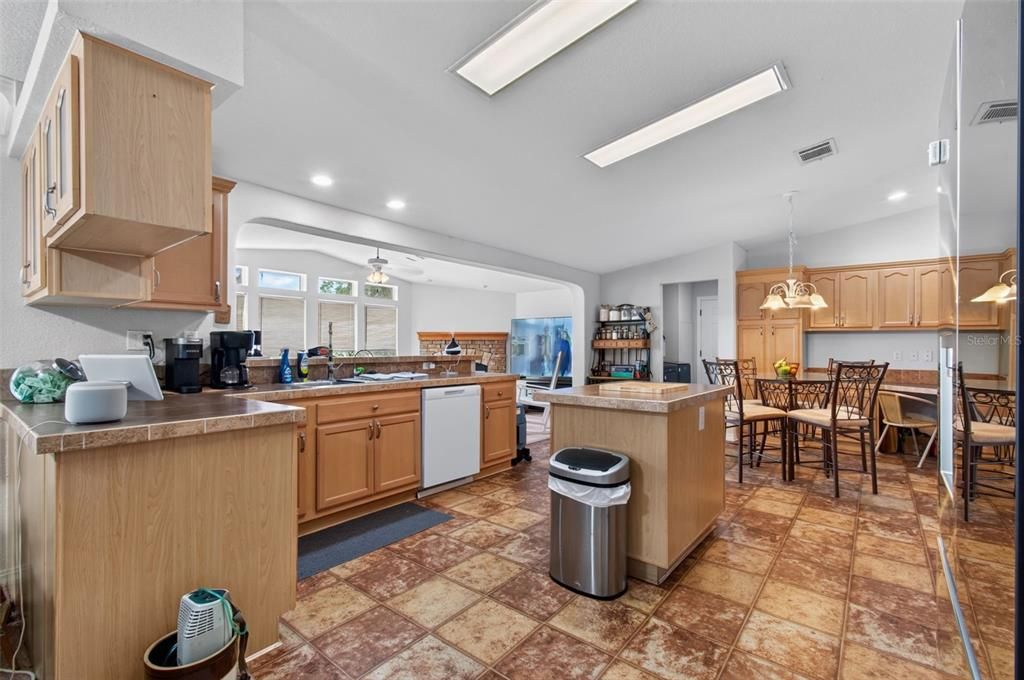 En Venta: $294,947 (2 camas, 2 baños, 2113 Pies cuadrados)