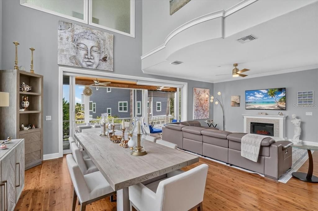 For Sale: $1,999,000 (3 beds, 3 baths, 2856 Square Feet)