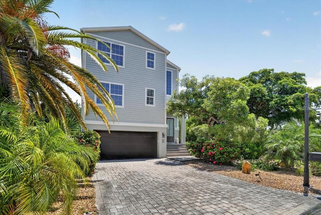 For Sale: $1,999,000 (3 beds, 3 baths, 2856 Square Feet)
