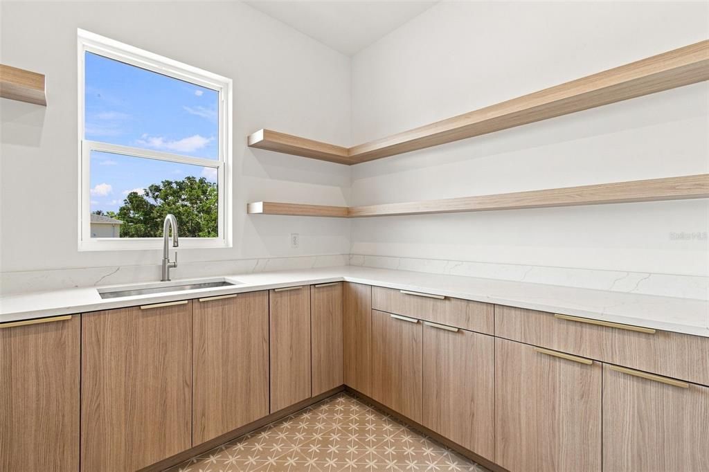 На продажу: $2,699,999 (5 спален, 4 ванн, 5158 Квадратных фут)