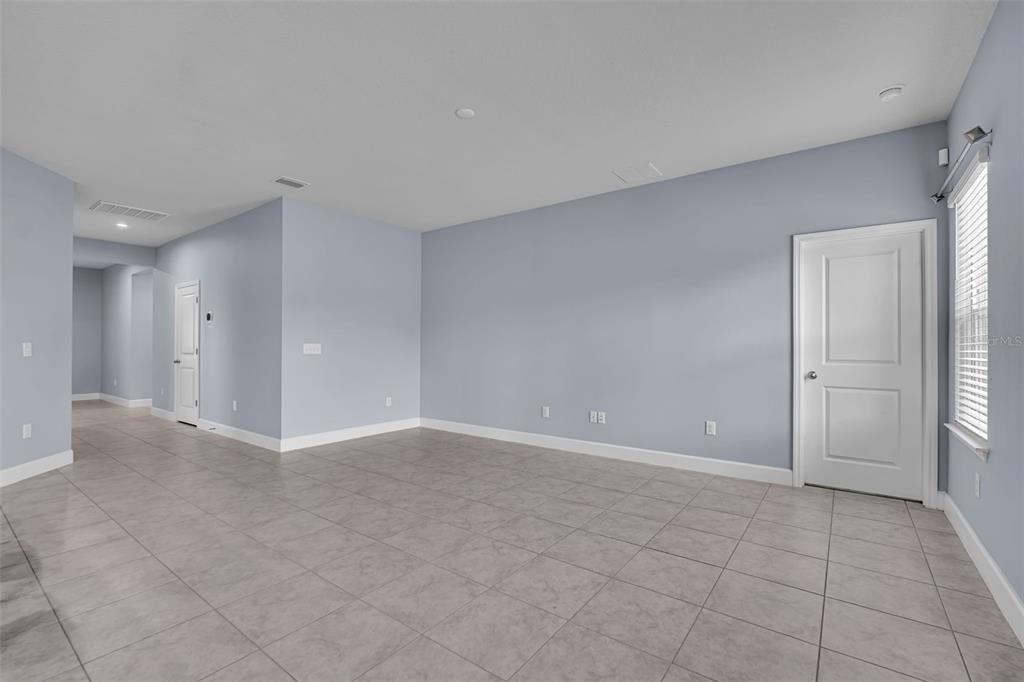 For Sale: $365,000 (4 beds, 2 baths, 1808 Square Feet)