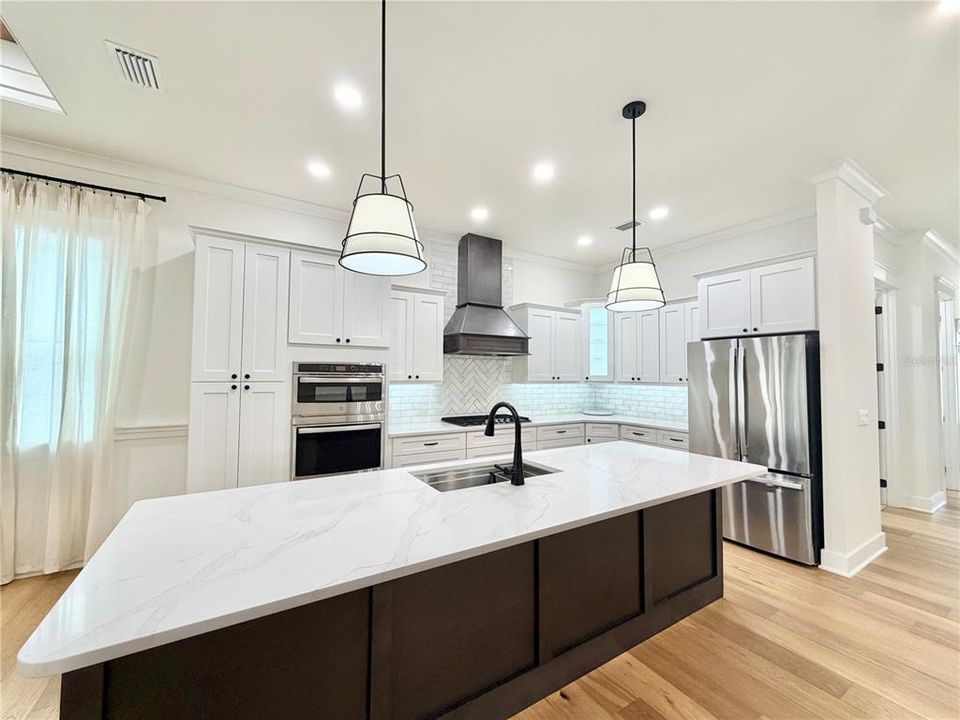 For Sale: $575,000 (4 beds, 3 baths, 2059 Square Feet)