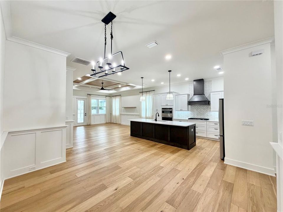 For Sale: $575,000 (4 beds, 3 baths, 2059 Square Feet)