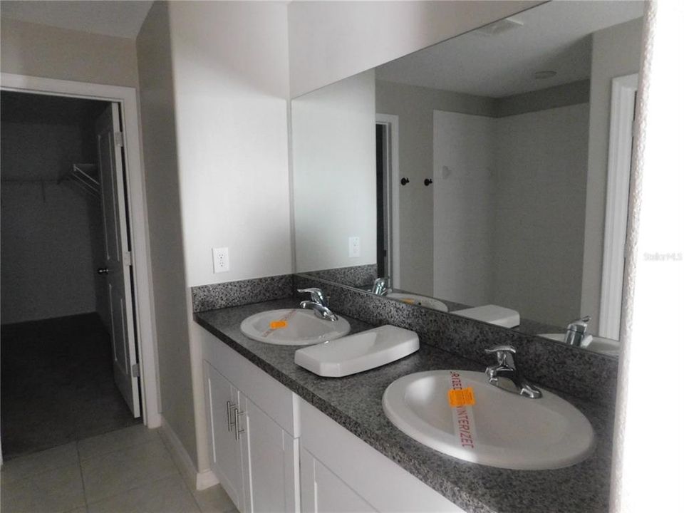 For Sale: $329,900 (4 beds, 3 baths, 2579 Square Feet)