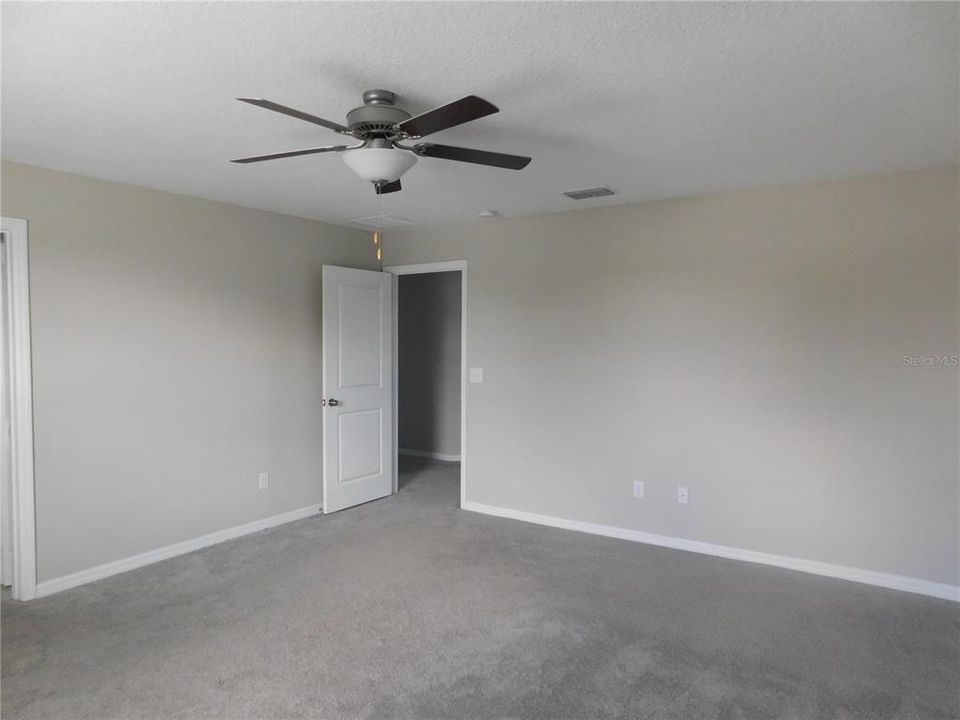 For Sale: $329,900 (4 beds, 3 baths, 2579 Square Feet)