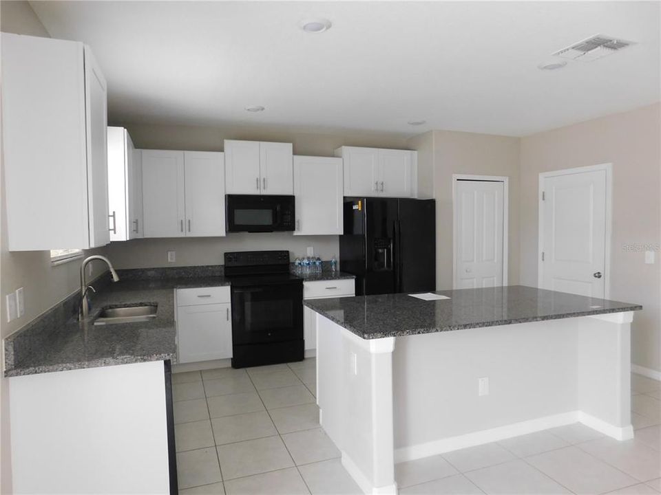 For Sale: $329,900 (4 beds, 3 baths, 2579 Square Feet)
