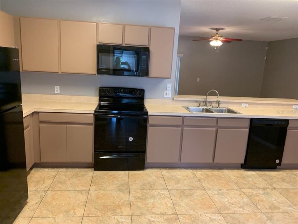 В аренду: $1,700 (3 спален, 2 ванн, 1314 Квадратных фут)