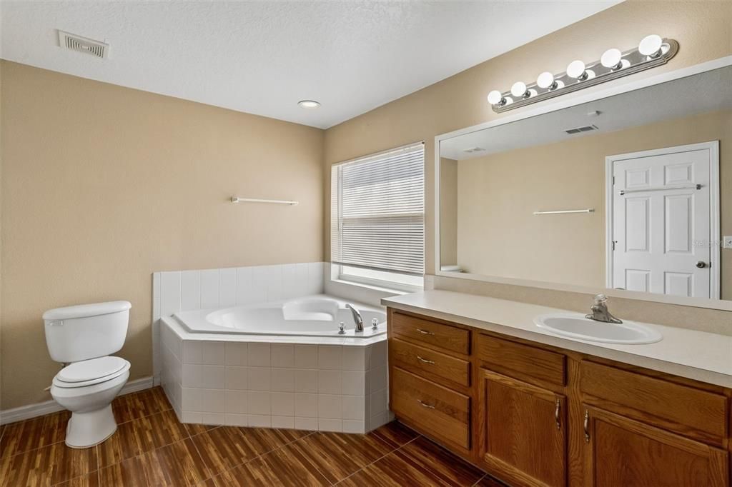 For Sale: $349,000 (3 beds, 2 baths, 1856 Square Feet)