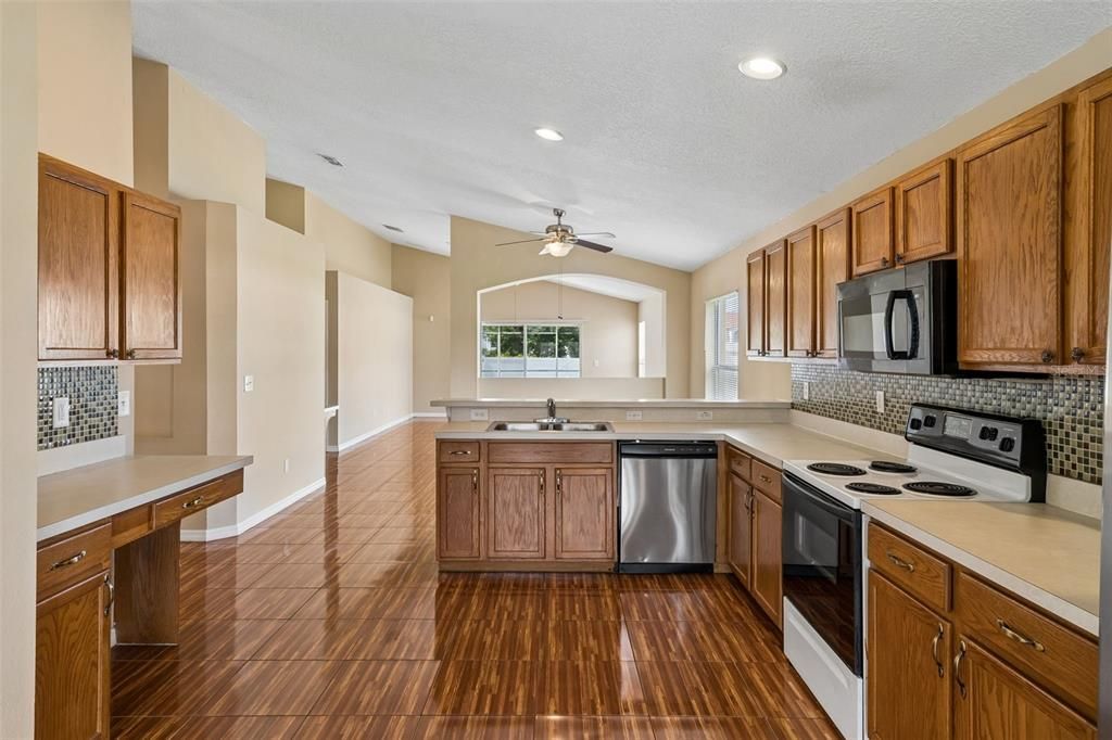 For Sale: $349,000 (3 beds, 2 baths, 1856 Square Feet)