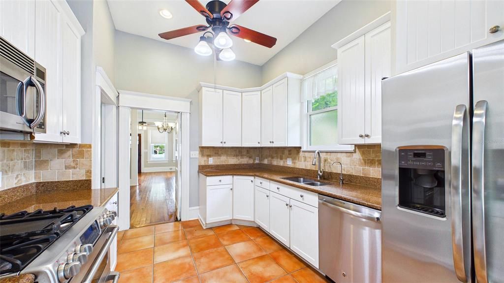 For Rent: $3,400 (3 beds, 2 baths, 1906 Square Feet)
