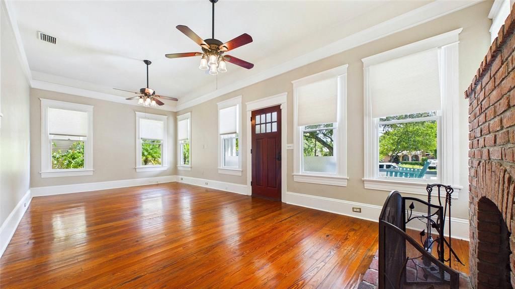 For Rent: $3,400 (3 beds, 2 baths, 1906 Square Feet)