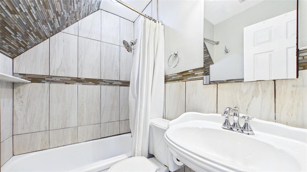 For Rent: $3,400 (3 beds, 2 baths, 1906 Square Feet)