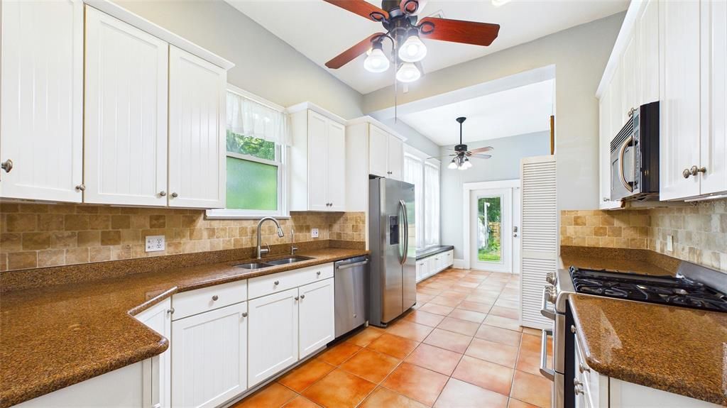 For Rent: $3,400 (3 beds, 2 baths, 1906 Square Feet)
