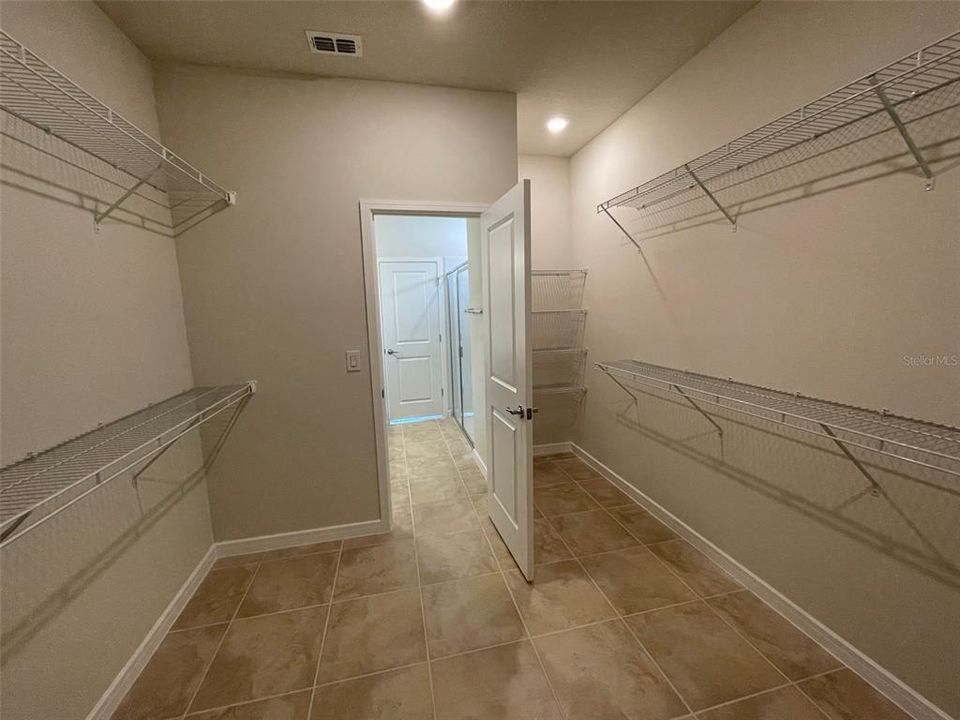 For Rent: $2,400 (3 beds, 2 baths, 1662 Square Feet)