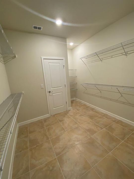 For Rent: $2,400 (3 beds, 2 baths, 1662 Square Feet)